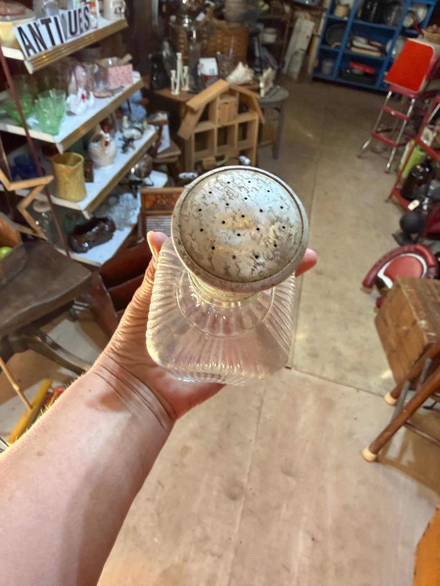 Sprinkle head on glass bottle