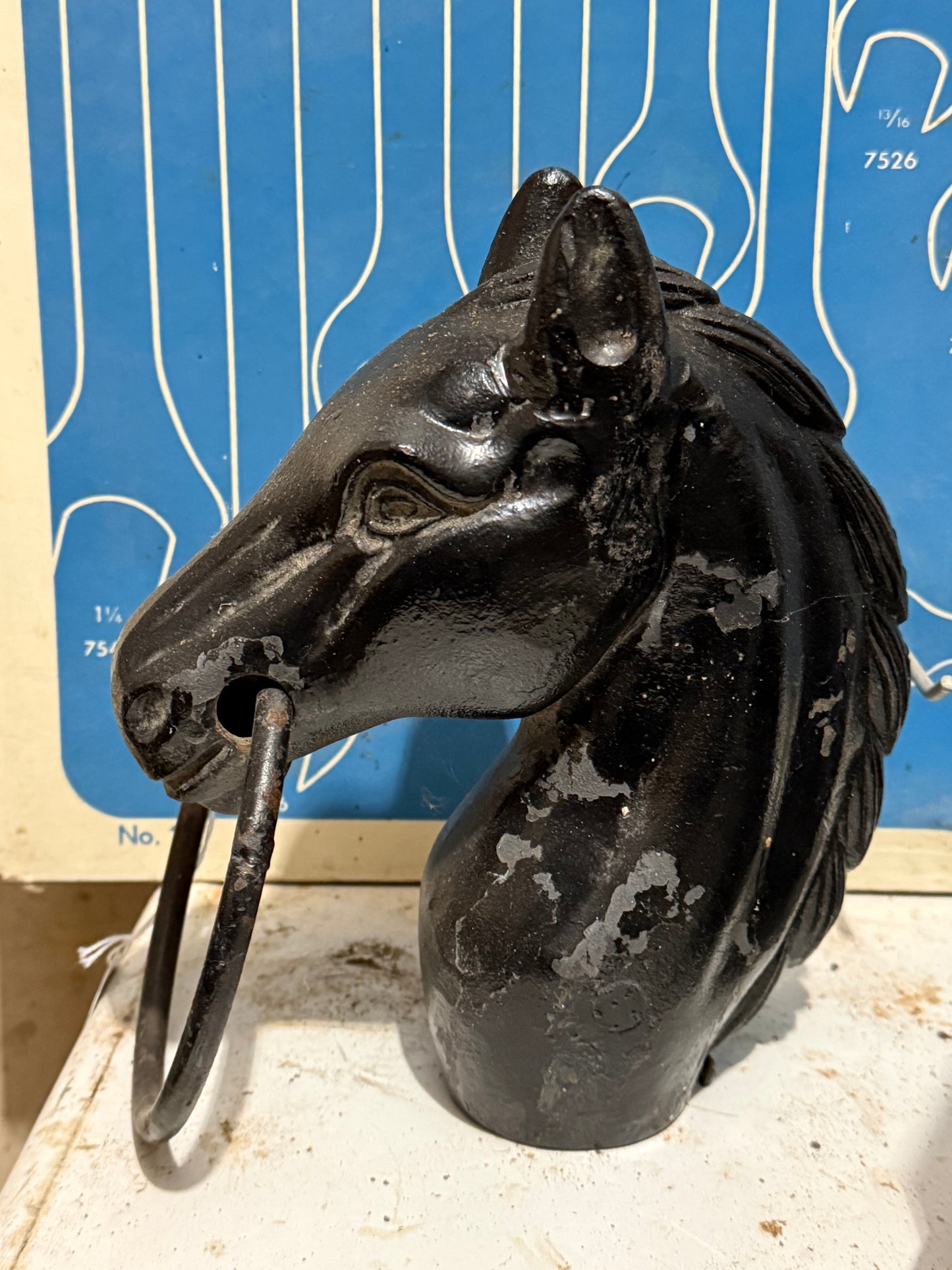 Horse hitching head