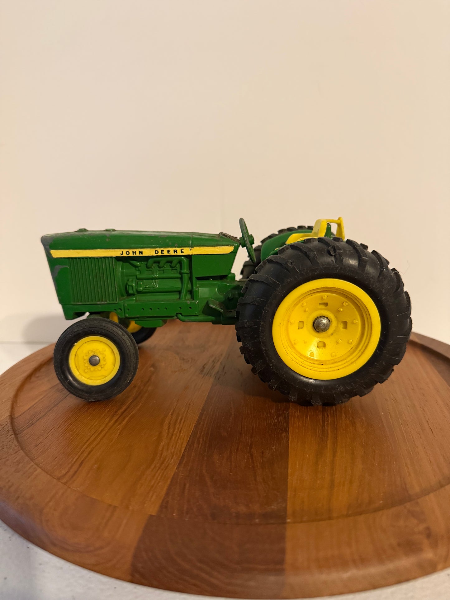 John Deere 3010