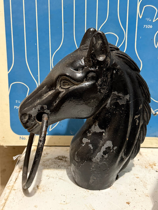 Horse hitching head